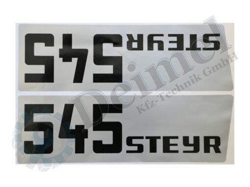 Aufkleber Set „Steyr 545“ bestehend aus 2 Stk Aufkleber – 1x rechts und 1x links an der Motorhaube, Silber mit Schwarzer Aufschrift